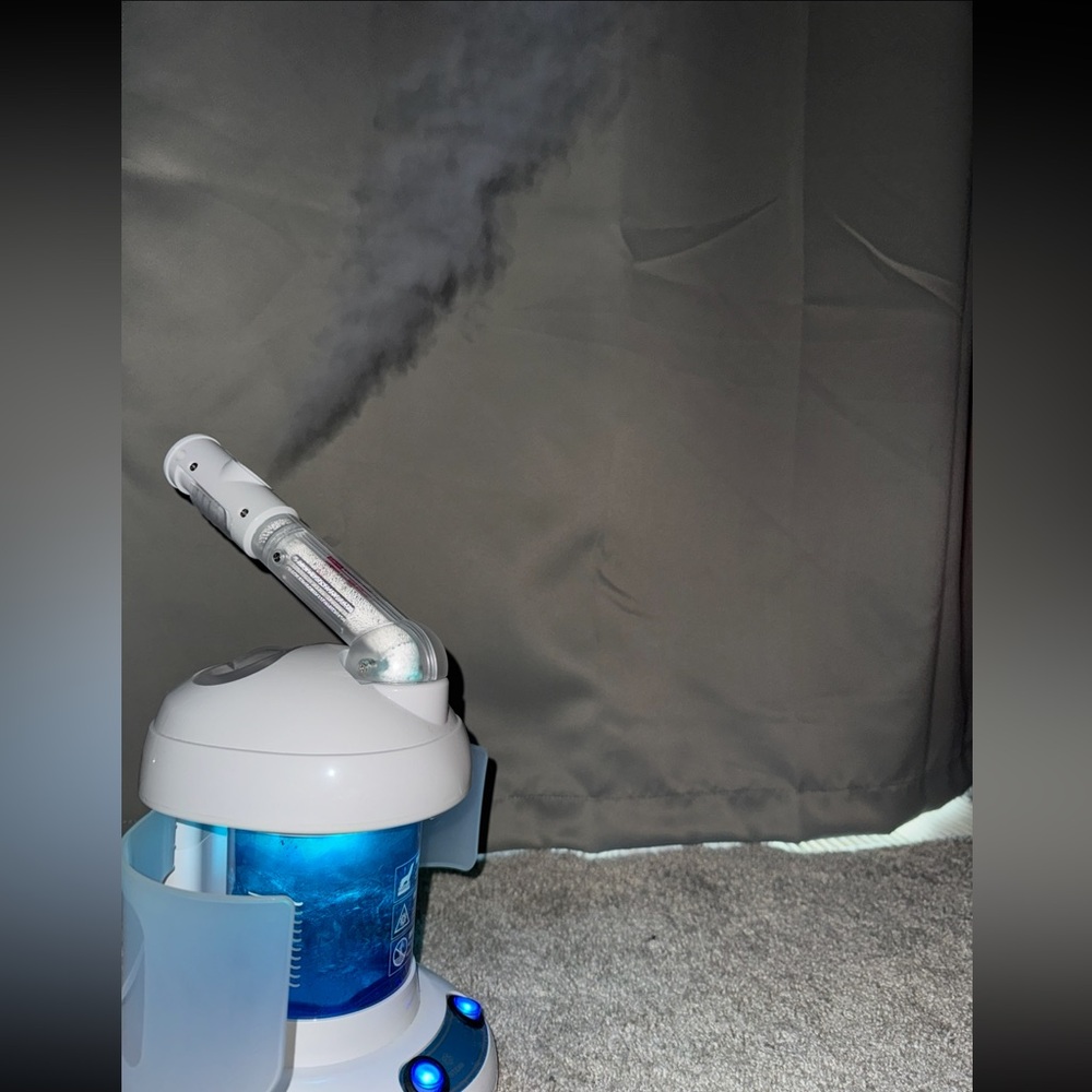 White and Blue Humidifier